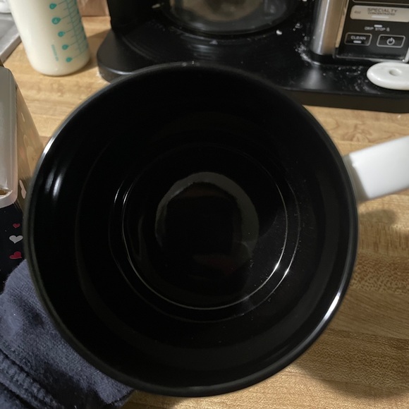 Beautiful small black and red mugs great for this Valentine's new - Picture 3 of 6